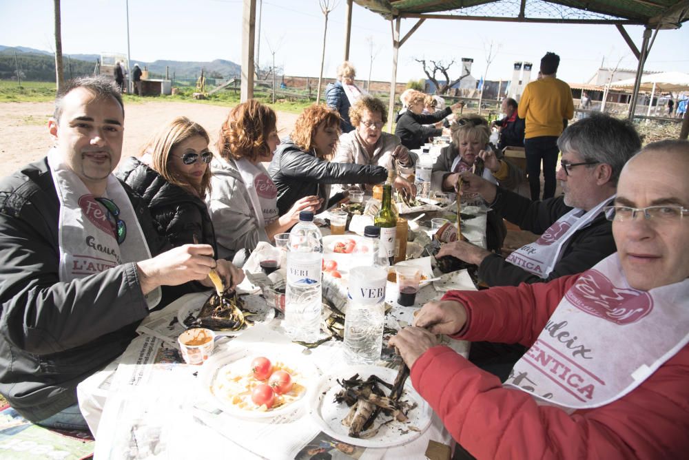 Famílies vingudes d''arreu de la Catalunya central i també de fora comparteixen àpat amb Manresa amb productes de la terra