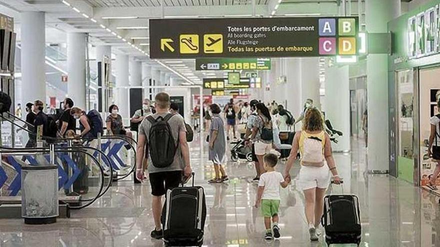 Los aeropuertos de Baleares operarán más de 6.600 vuelos en el puente