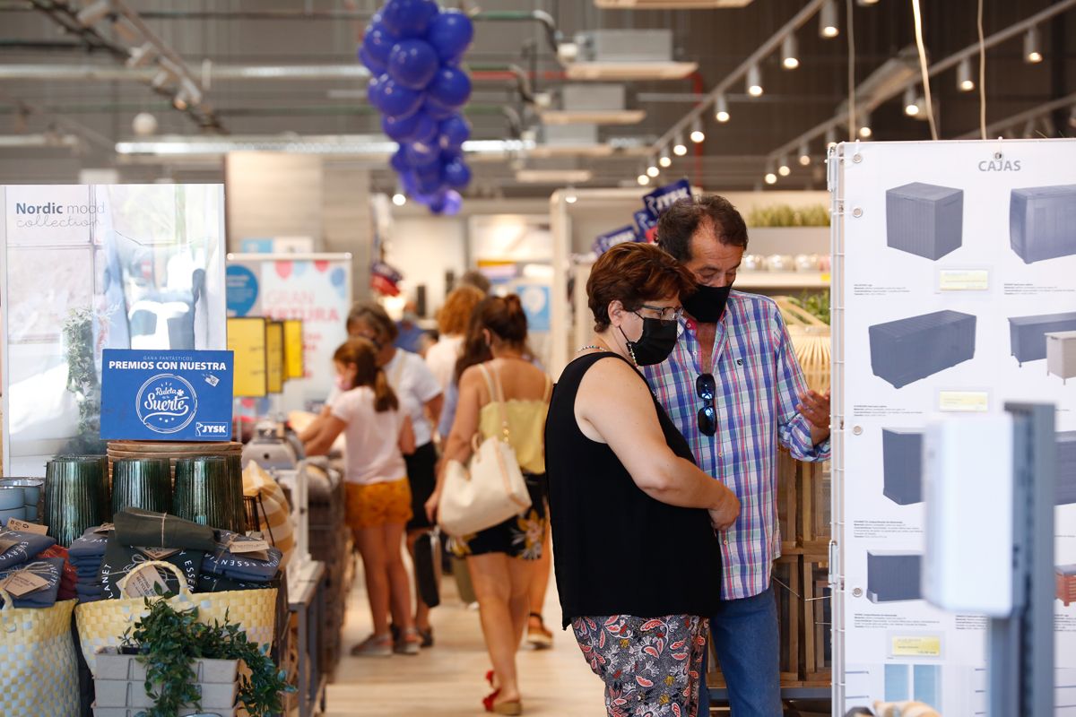 El Parque Comercial Los Patios de Azahara se estrena con lleno hasta la bandera