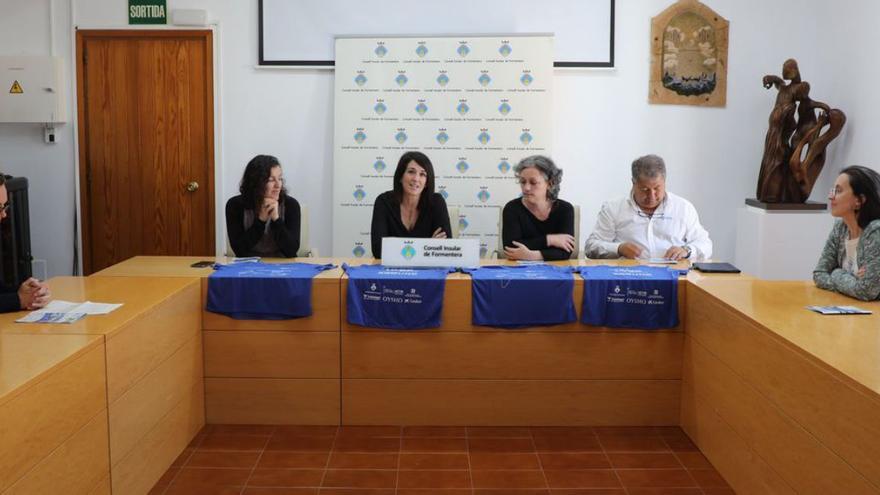 Un instante de la presentación de la edición de la Mitja Marató ‘Illa de Formentera’ 2022. | CARMELO CONVALIA