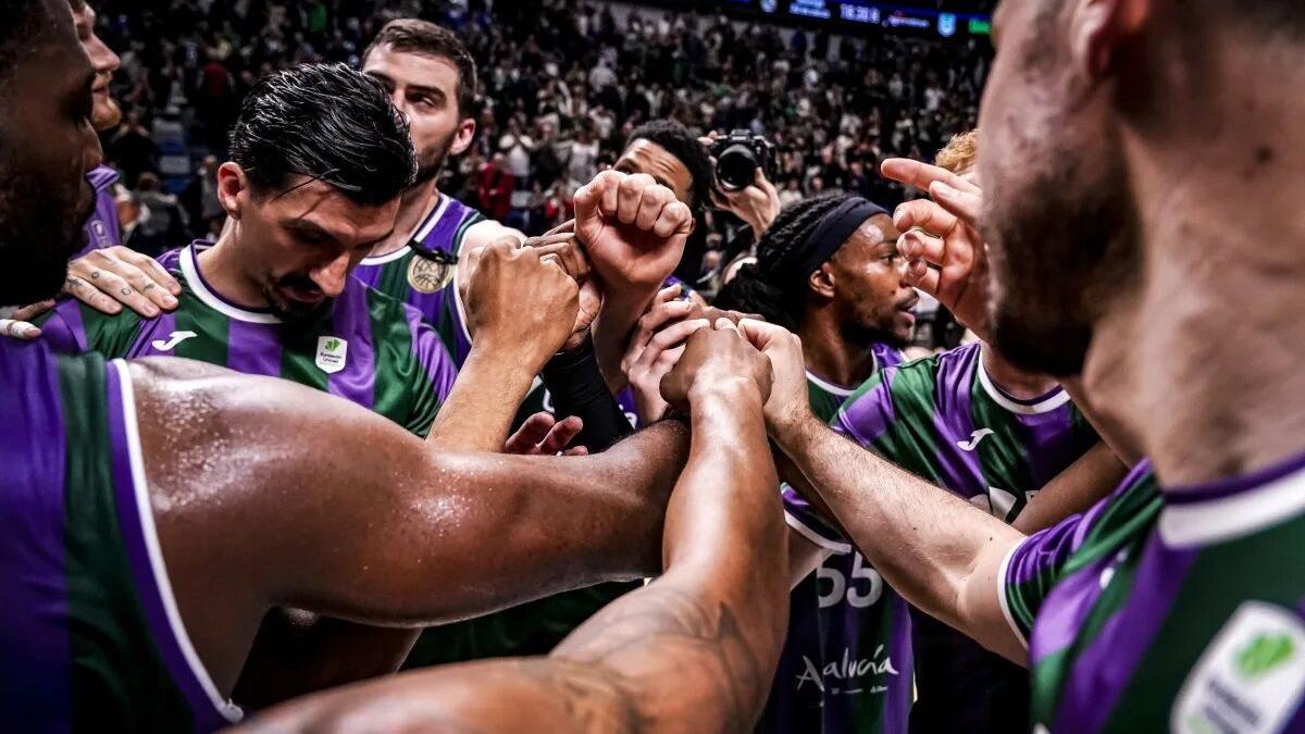 Los jugadores del Unicaja celebran una victoria de esta temporada en la Basketball Champions League