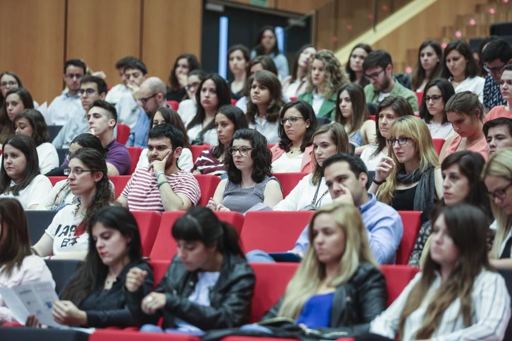 Acto de recepción de los nuevos residentes del HUCA