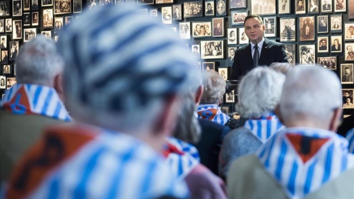 Supervivientes del campo de concentración de Auschwitz-Birkenau celebran en Polonia el 71 aniversario de la liberación.