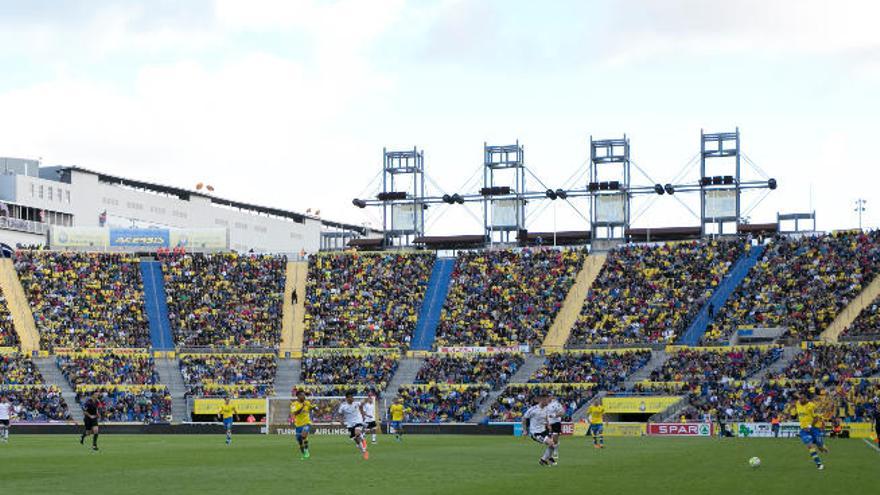Imagen del Estadio de Gran Canaria con las gradas prácticamente llenas durante el UD Las Palmas-Valencia.