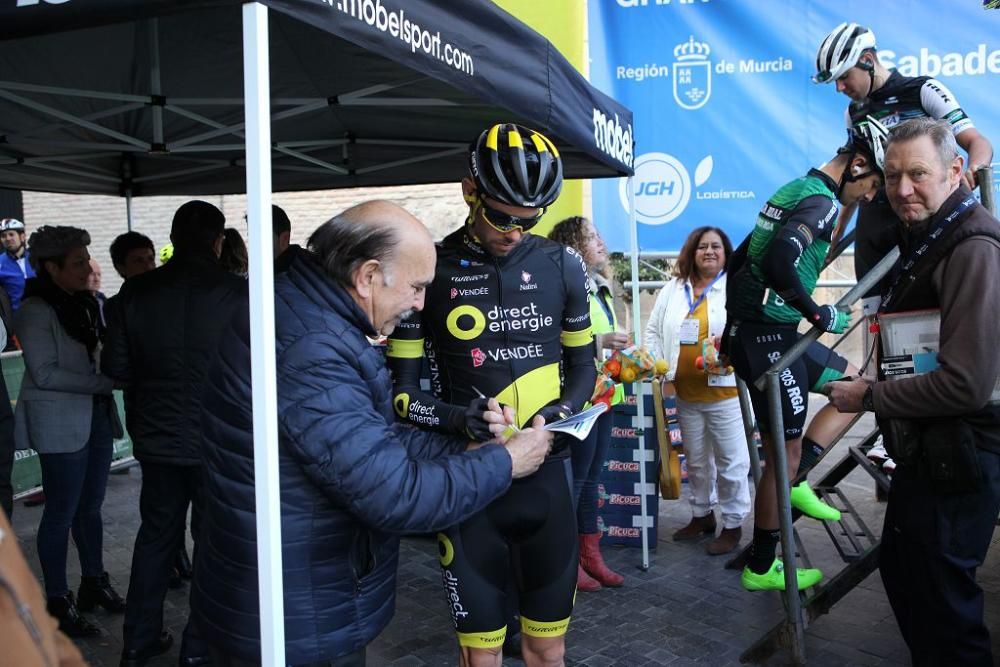 Salida de la Vuelta Ciclista a Murcia en Beniel