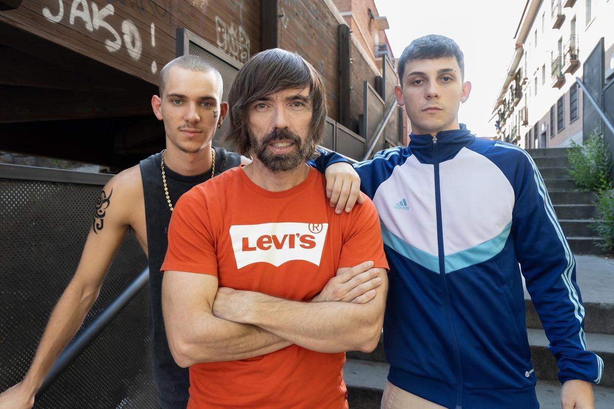 El director David Valero, en el centro, entre Hugo Welzel y Christian Checa, protagonistas de "Enemigos"