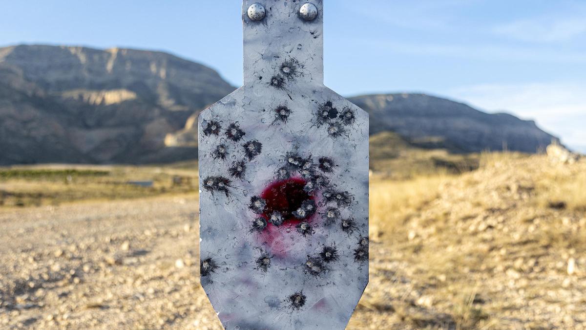 Una de los blancos del campo de tiro del MOE en Agost.