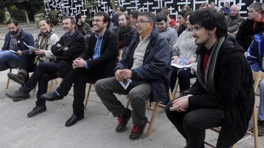 Participantes en el acto de Nós, ayer, en Caldas. // Noé Parga