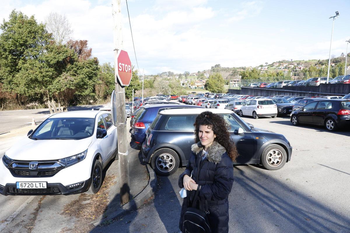 Así es la misión imposible de aparcar un día en el Hospital de Cabueñes de Gijón