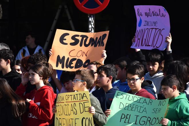 Galería | La Laboral de Cáceres lanza un SOS urgente: así ha sido su manifestación