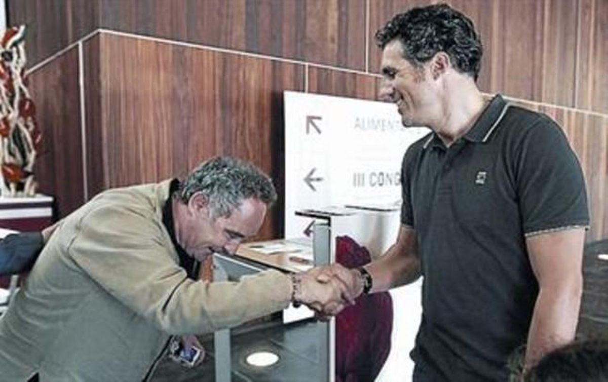 Ferran Adrià fa la reverència a Miguel Indurain_MEDIA_1 Ferran Adrià fa la reverència a Miguel Indurain_MEDIA_1