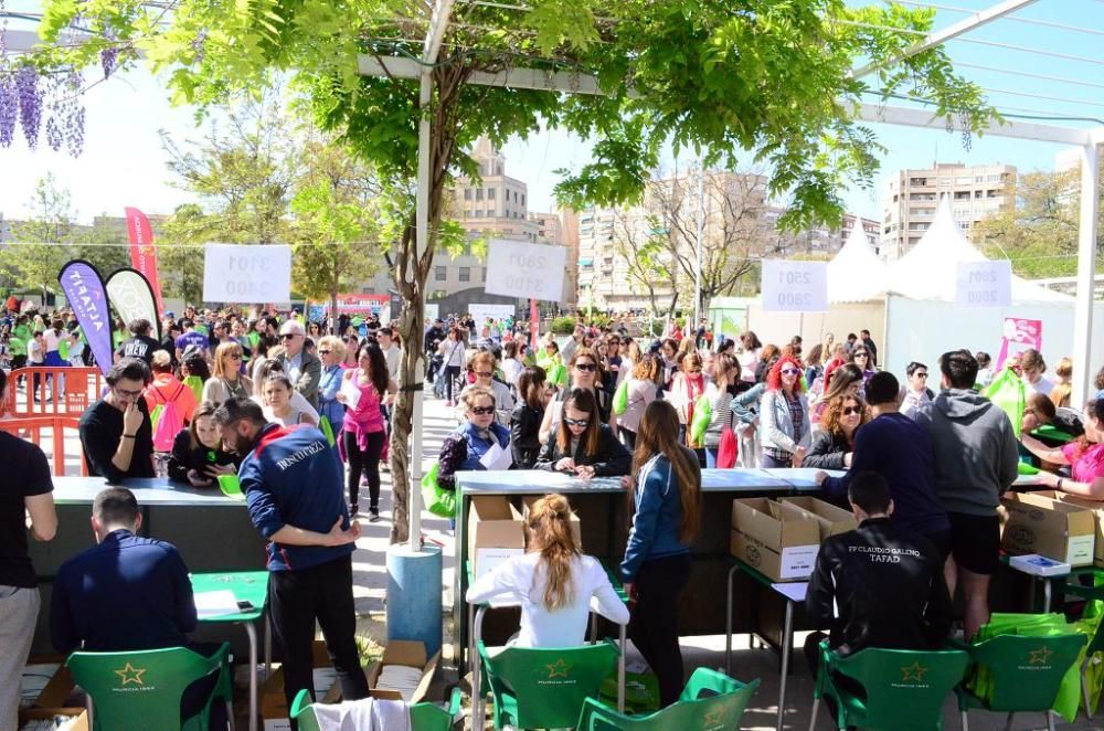 Entrega de dorsales de la III Carrera de la Mujer