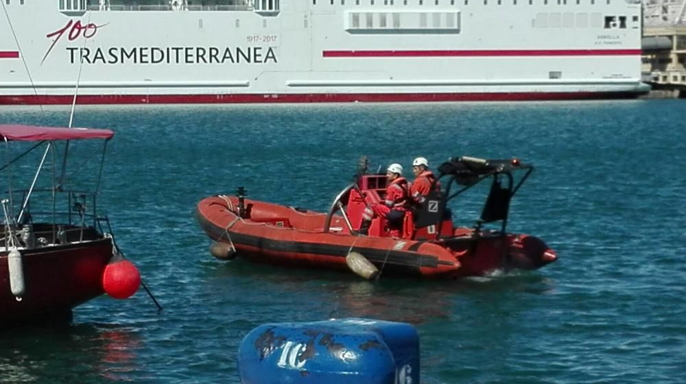 Buscan a una mujer en el agua en el Muelle Uno