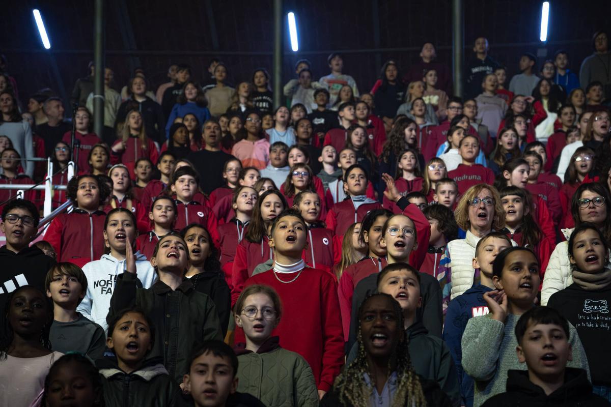 Ensayo previo al gran acto de celebración de los 200 años de las Escuelas Vedruna, con la participación de 1.000 niños en el Tarraco Arena