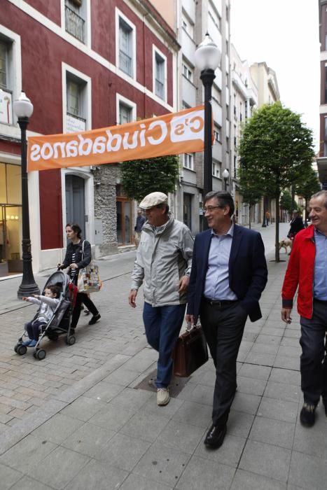 Ignacio Prendes y Francisco Sosa Wagner en el cierre de campaña de Ciudadanos en Asturias