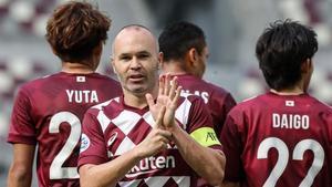 Kobe s midfielder Andres Iniesta celebrates his goal during the AFC Champions League round of 16 football match between Japan s Vissel Kobe and China s Shanghai SIPG on December 7  2020 at the Khalifa International Stadium in the Qatari capital of Doha  (Photo by KARIM JAAFAR   AFP)