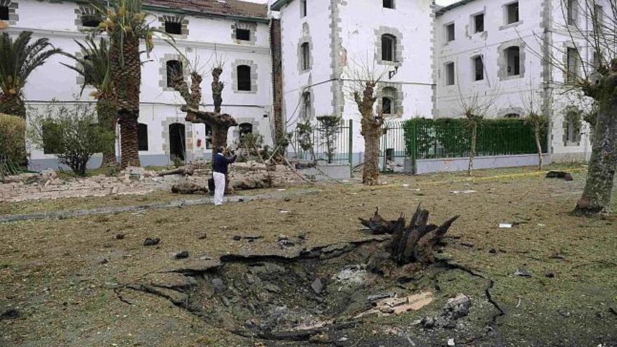 Un coche bomba de ETA mata a un militar en Santoña - La Opinión de Murcia