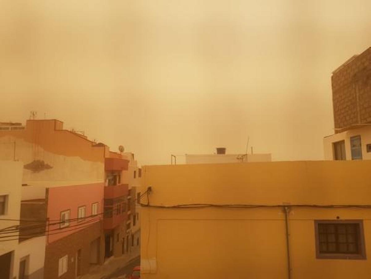 La calima tapona el cielo de Canarias
