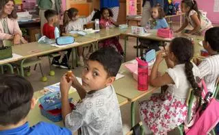 Extranjeros en clase: un trimestre de idiomas, mentores y redes familiares