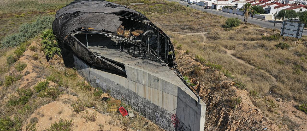 Así se encuentra el balneario de lodos de Torrevieja, abandonado desde 2006