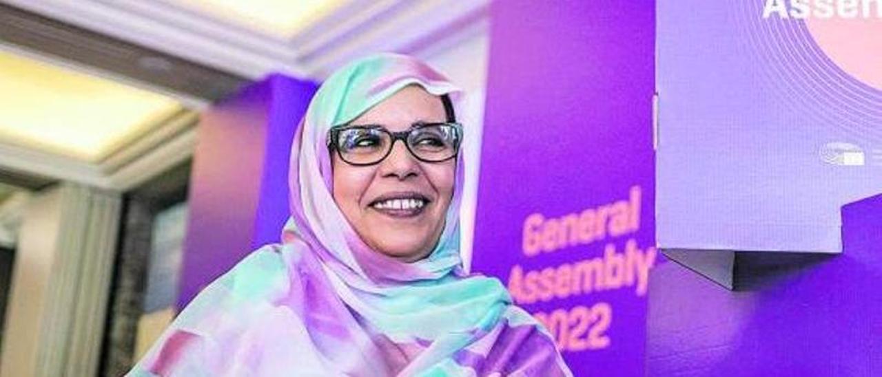 Fatma El Mehdi, ministra de la República Árabe Saharaui democrática.  | |