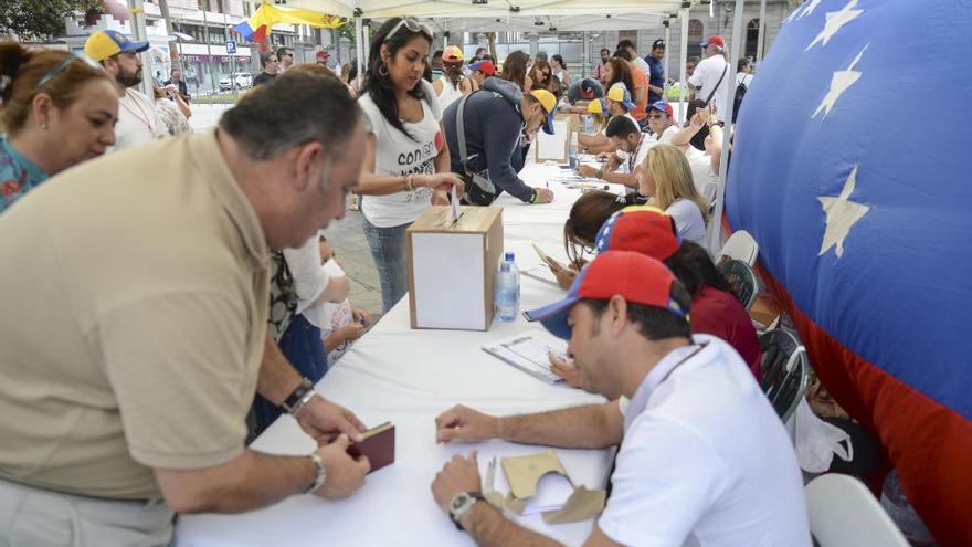 Los venezolanos votan en San Telmo contra el proceso constituyente de Maduro
