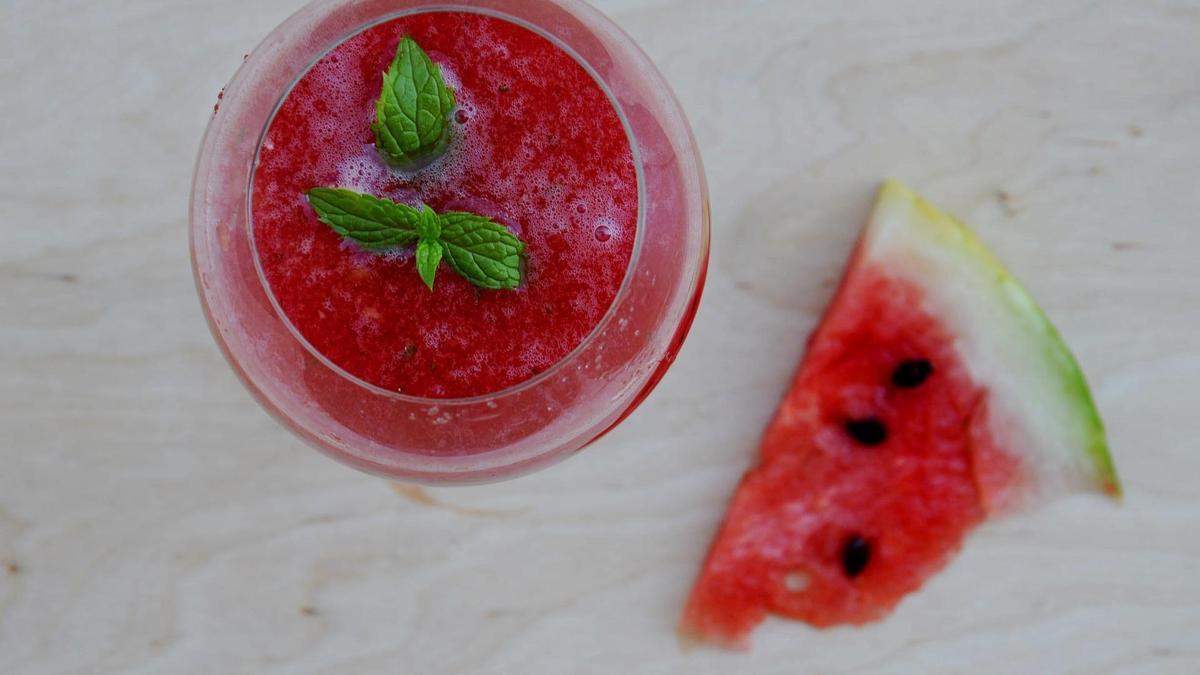 Este jugo de sandia es perfecto para tomar como merienda y adelgazar