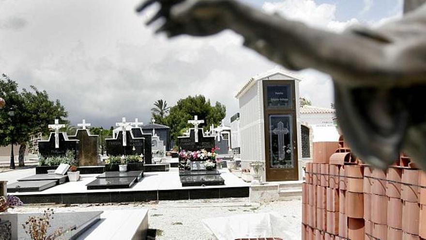 Imagen de archivo del cementerio nuevo de Benidorm, cerca de donde se acometería la ampliación y el nuevo tanatorio.