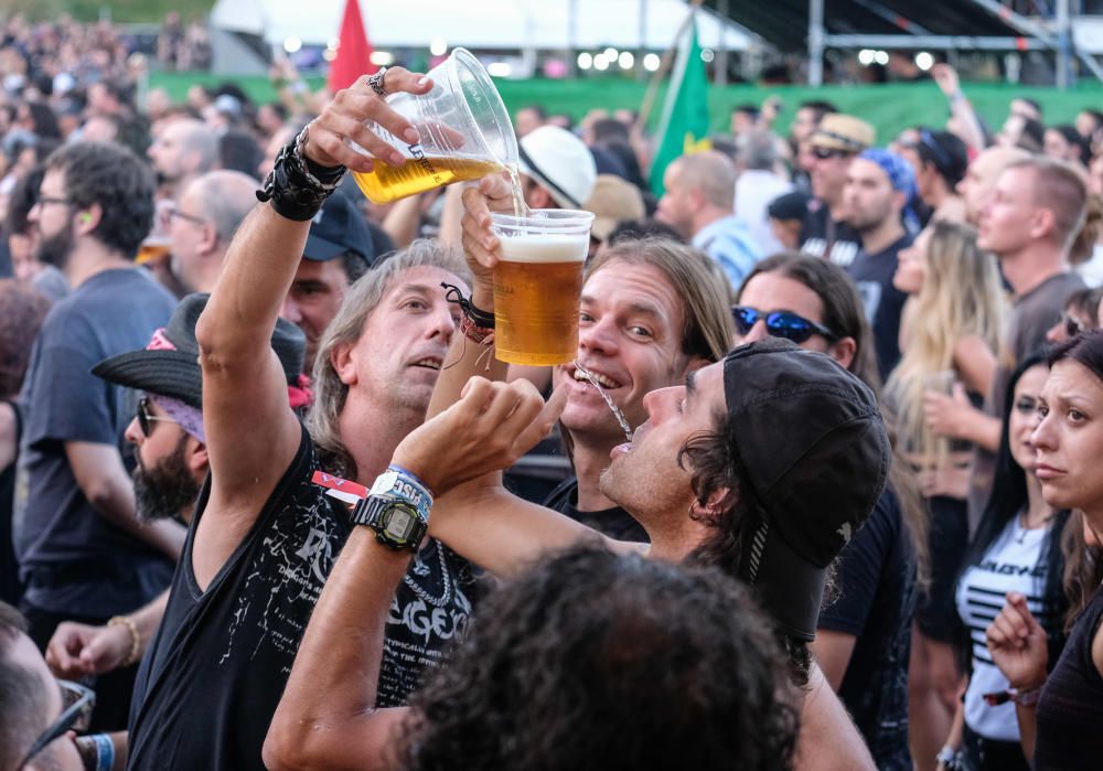 Airbourne, la banda australiana, no defraudó al público de Leyendas del Rock en la tercera jornada del festival.