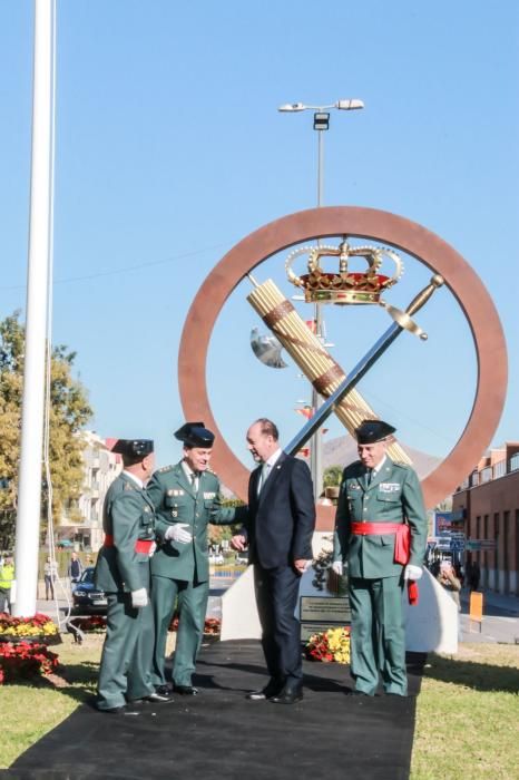 El Ayuntamiento rindió homenaje a la presencia de la Guardia Civil en Orihuela y su 175 aniversario con el descubrimiento de un monumento