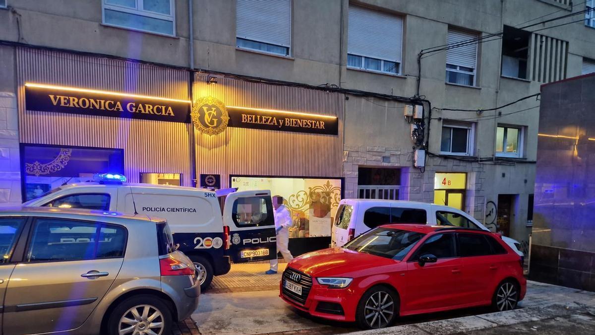Una disputa por dinero llevó a la pareja detenida a propinar media docena de puñaladas a su casera de Oviedo