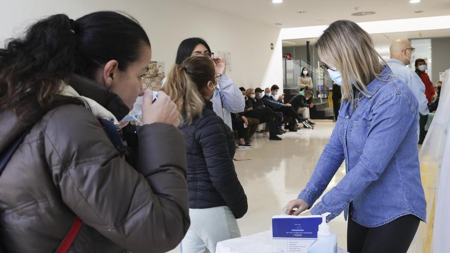 La incidencia de la gripe baja otro 35% en la última semana