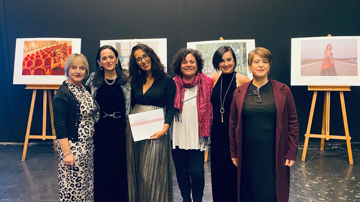 Presentación del calendario de la asociación MÍA