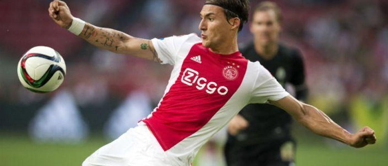 Nemanja Gudelj, mediocentro del Ajax, familiar de Vlado, delegado del Celta.