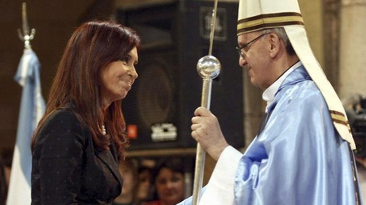 La presidenta argentina Cristina Kirchner y el cardenal Jorge Bergoglio