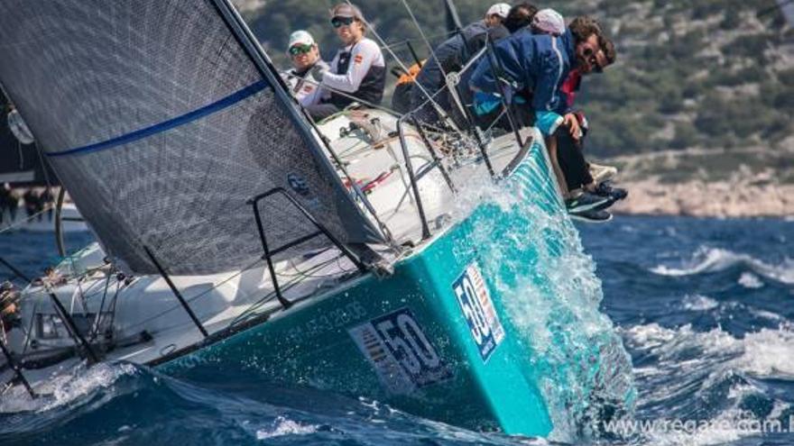 El Tanit IV-Medilevel, campeón del mundo en ORC C, en acción durante una regata.