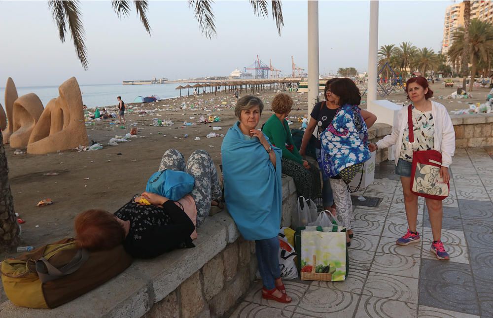 Así amanecen las playas malagueñas después de la noche de San Juan