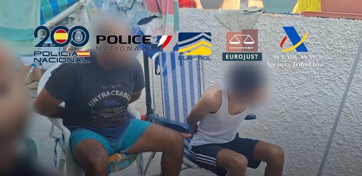 Dos de los detenidos en la operación.