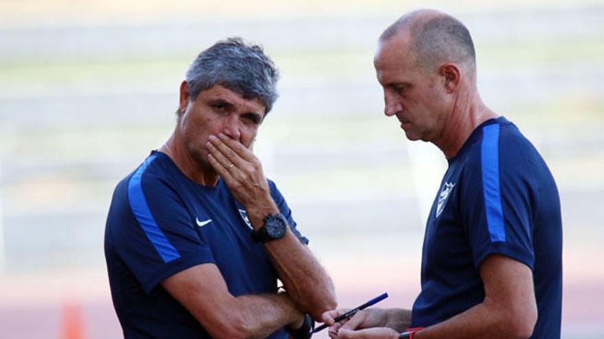 Juande Ramos charla con José Gómez, segundo entrenador, durante un entrenamiento.