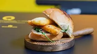 El vermut canario: así es el mejor bocadillo de queso de toda España