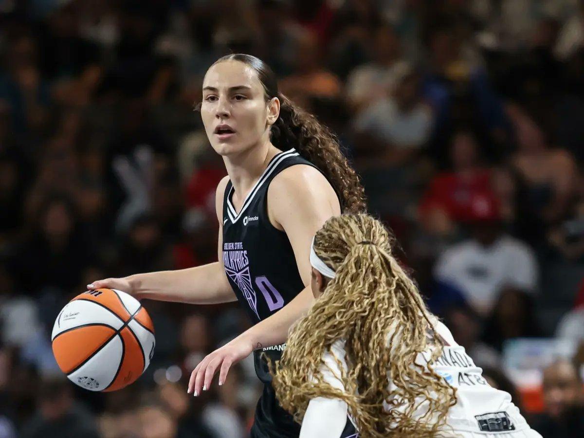 Carla Leite dirige un ataque con las Valkyries durante un duelo de este curso