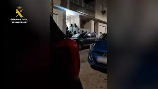 Convierten una manzana asumida por la Sareb en una 'oficina' de venta de cocaína y okupación al mejor postor