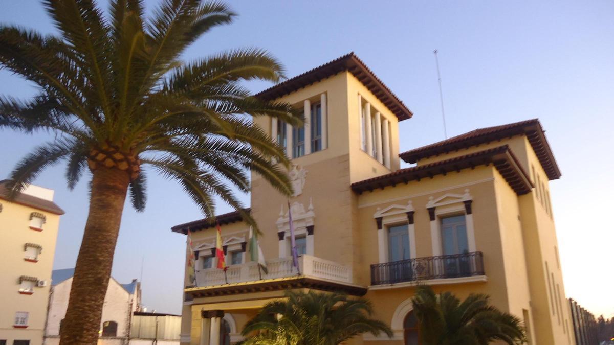 Fachada del Teatro El Jardinito de Cabra.