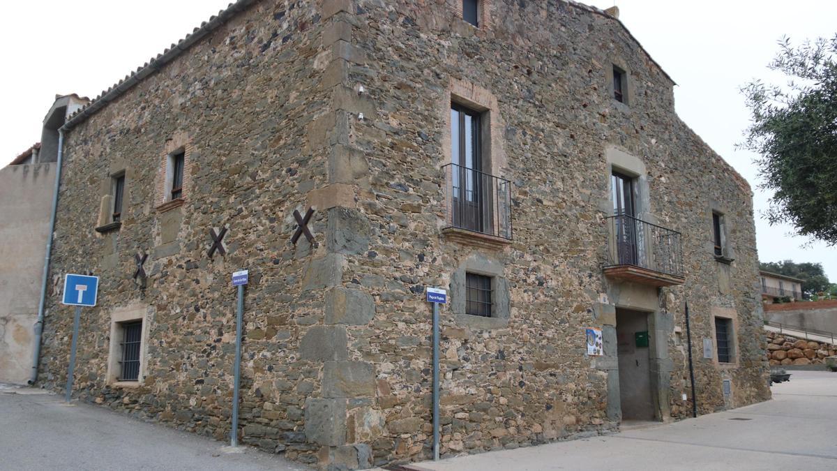 La casa de colònies de Foixà que es vol habilitar per acollir menors.