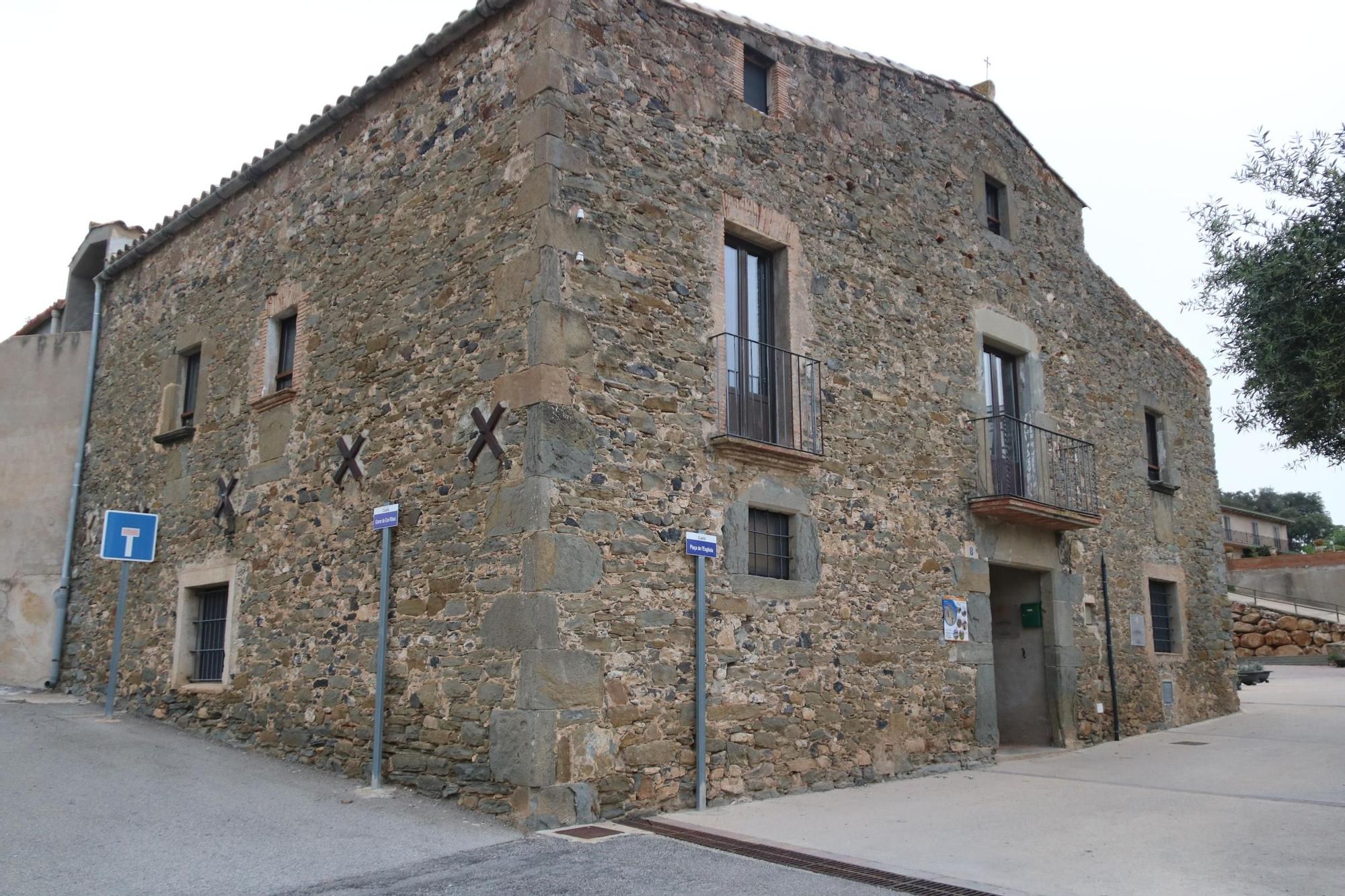 La casa de colònies de Foixà que es vol habilitar per acollir menors.