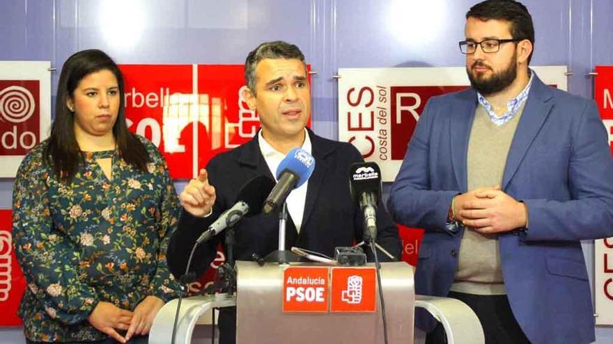 El portavoz del PSOE en el Ayuntamiento de Marbella, José Bernal, en rueda de prensa.