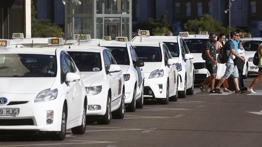 Más ayudas para los taxistas de Zaragoza: el ayuntamiento impulsa la transición hacia una flota más verde