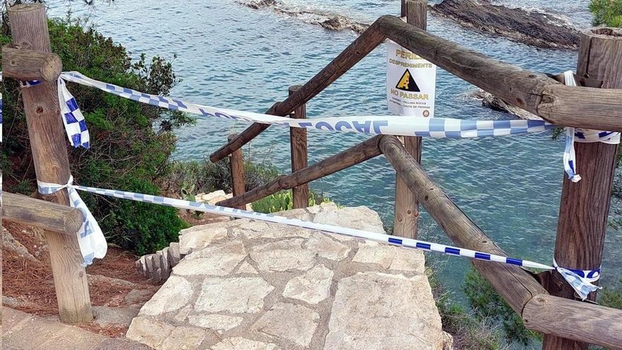 &quot;En plena temporada, hi ha platges del Port de la Selva que continuen tancades i ningú no en dona explicacions&quot;