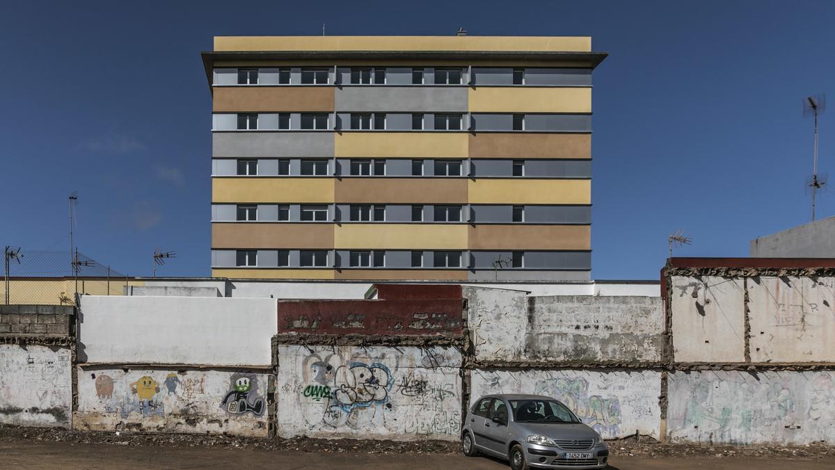 Un edifiicio de vivienda pública en Tenerife.