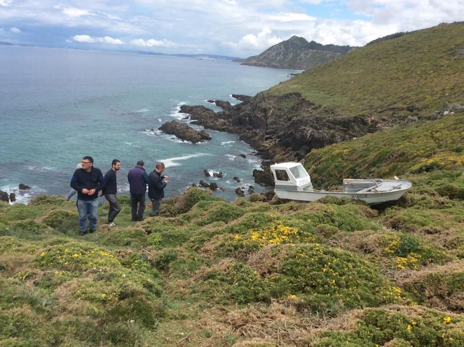 Rescatan la planeadora del hombre muerto en Cangas